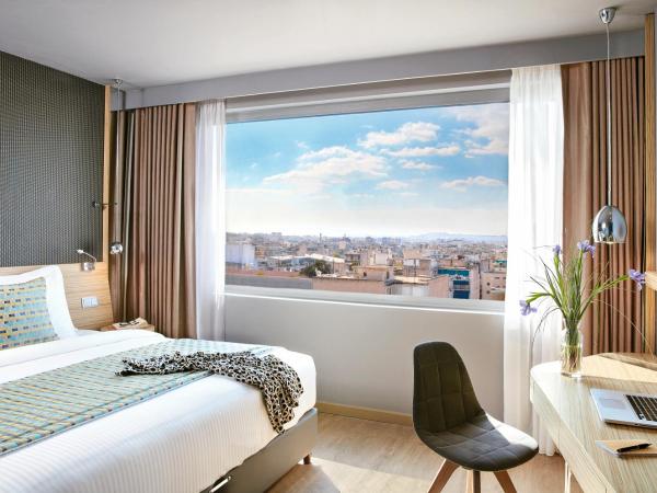 Wyndham Grand Athens : photo 3 de la chambre chambre lits jumeaux exécutive avec vue sur ville
