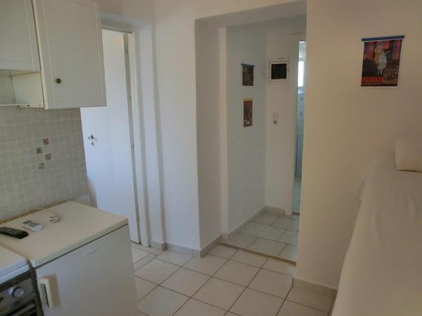 Santorini Camping & Hostel : photo 3 de la chambre chambre quadruple Économique