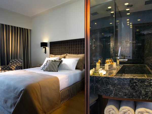 Aquila Atlantis Hotel : photo 4 de la chambre chambre supérieure - vue sur port