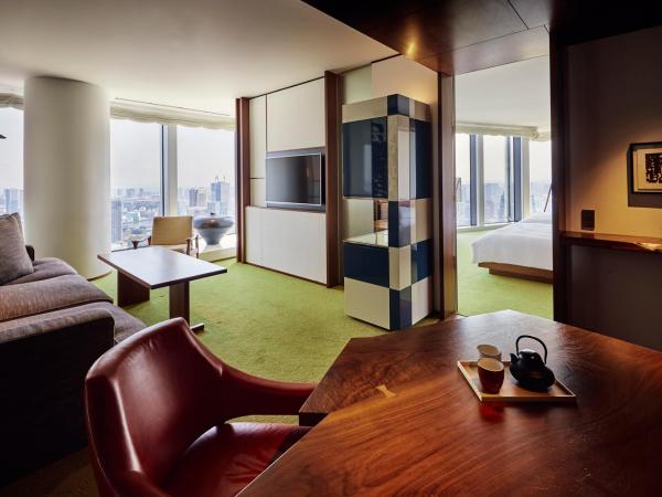 Andaz Tokyo - A Concept by Hyatt : photo 9 de la chambre suite avec 2 lits king-size