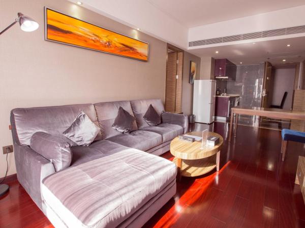 La Perle International Hotel - Free shuttle between hotel and Exhibition Center during Canton Fair & Exhibitor registration Counter : photo 7 de la chambre suite familiale deluxe