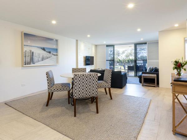 Bay Royal Apartments : photo 6 de la chambre deluxe two-bedroom apartment with beach view (apt 10)