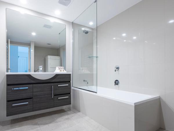 Bay Royal Apartments : photo 1 de la chambre deluxe two-bedroom beachfront apartment - ground floor (apt 3)