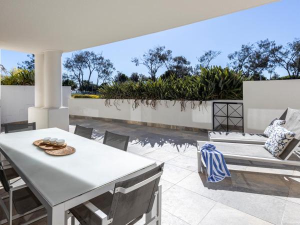 Bay Royal Apartments : photo 3 de la chambre deluxe two-bedroom beachfront apartment - ground floor (apt 3)