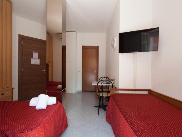Hotel Nella : photo 2 de la chambre chambre triple