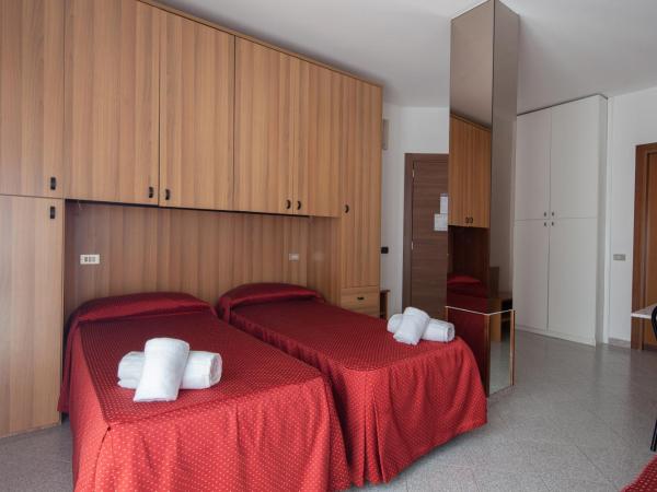Hotel Nella : photo 1 de la chambre chambre triple