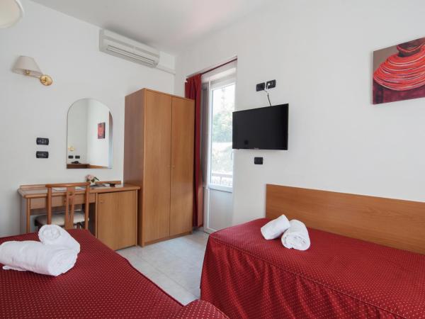 Hotel Nella : photo 7 de la chambre chambre double ou lits jumeaux Économique