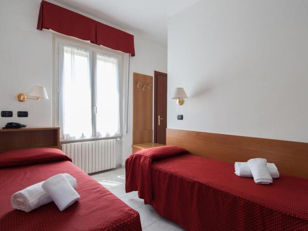 Hotel Nella : photo 9 de la chambre chambre double ou lits jumeaux Économique
