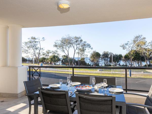 Bay Royal Apartments : photo 1 de la chambre premium three-bedroom apartment with beach view (apt 8)