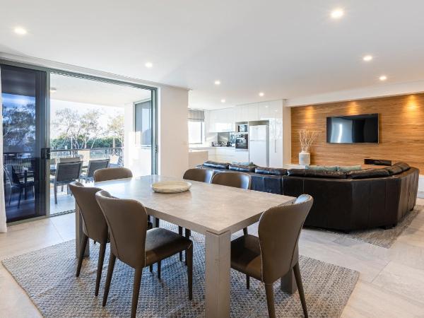 Bay Royal Apartments : photo 7 de la chambre premium three-bedroom apartment with beach view (apt 8)