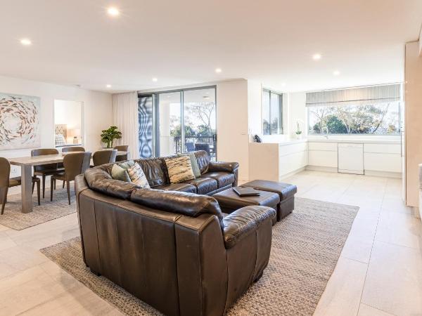 Bay Royal Apartments : photo 8 de la chambre premium three-bedroom apartment with beach view (apt 8)