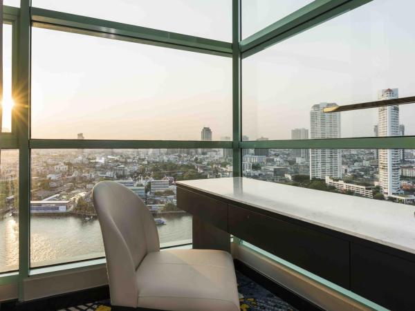 Hôtel Chatrium Riverside Bangkok : photo 6 de la chambre suite 1 chambre lit king-size - vue sur toits 