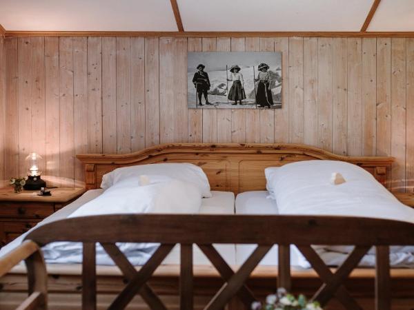 Wildstrubel Lodge : photo 2 de la chambre chambre double - vue sur montagne