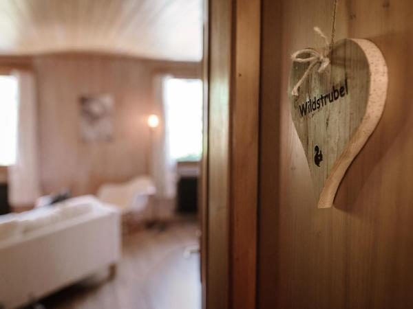 Wildstrubel Lodge : photo 1 de la chambre chambre triple – vue sur montagne