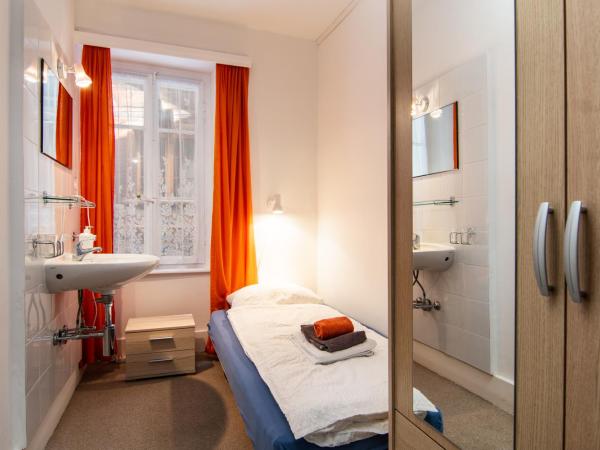 Weisses Rössli : photo 2 de la chambre chambre simple avec salle de bains commune