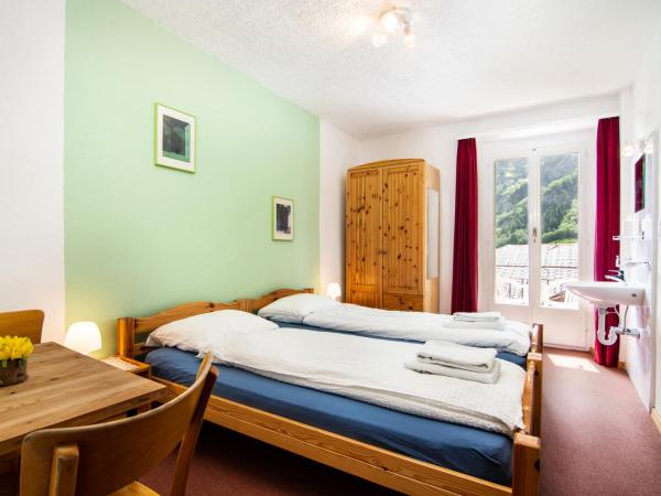 Weisses Rössli : photo 1 de la chambre chambre double ou lits jumeaux avec salle de bains commune