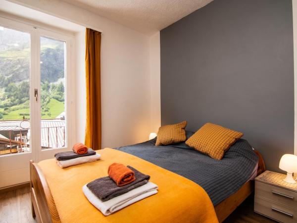 Weisses Rössli : photo 3 de la chambre chambre lit queen-size avec salle de bains/douche privative