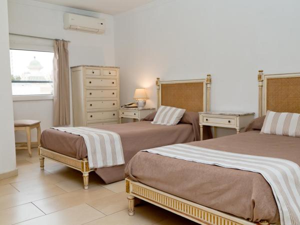 Hotel Maritimo : photo 2 de la chambre chambre - 2 lits