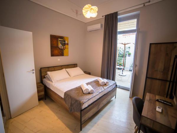 One Three One - In the Heart of Athens : photo 4 de la chambre chambre double avec patio