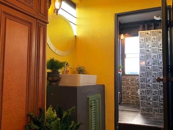 Ma Guesthouse Chiang Mai : photo 6 de la chambre chambre quadruple avec salle de bains privative