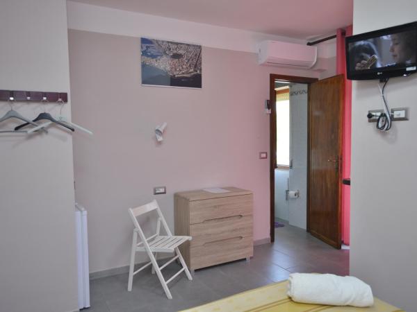 Guest house l'Edera di Gavina apt : photo 6 de la chambre grande chambre double