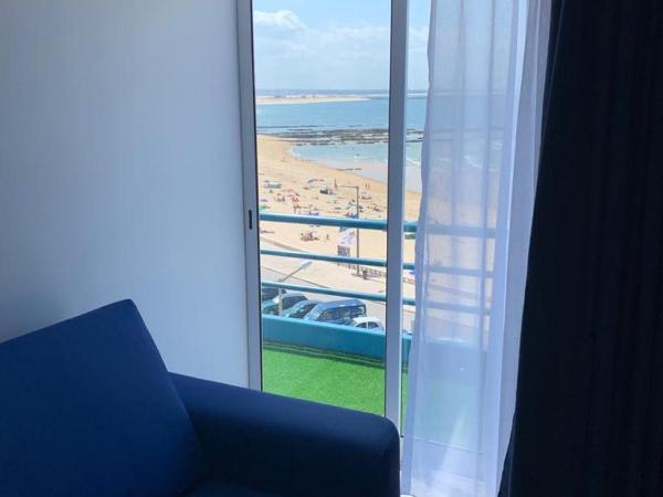 THE FOZ Beach Hotel : photo 1 de la chambre chambre triple deluxe - vue sur mer