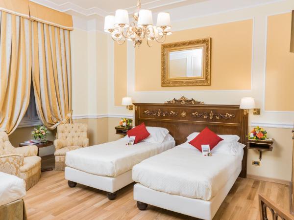 Hotel Bristol Palace : photo 2 de la chambre chambre familiale (2 adultes + 1 enfant)