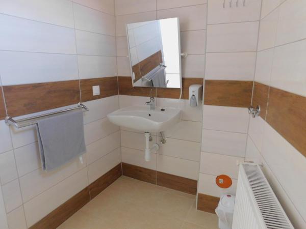 Berta Panzió : photo 1 de la chambre chambre lits jumeaux pour personnes à mobilité réduite