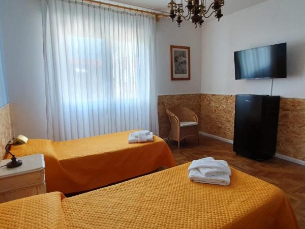 Venice Treviso Airport Bed : photo 1 de la chambre chambre lits jumeaux avec salle de bains commune