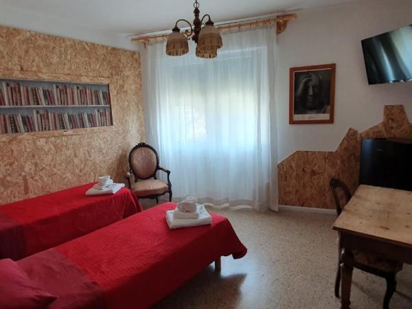 Venice Treviso Airport Bed : photo 2 de la chambre chambre lits jumeaux avec salle de bains commune