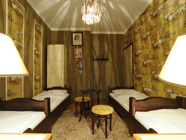 Hostel Deco : photo 2 de la chambre lit en chambre quadruple