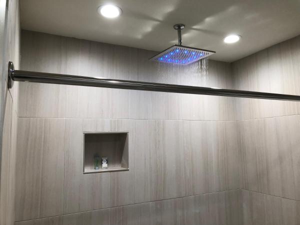 Crystal Inn Downtown : photo 10 de la chambre chambre supérieure lit king-size - fumeurs