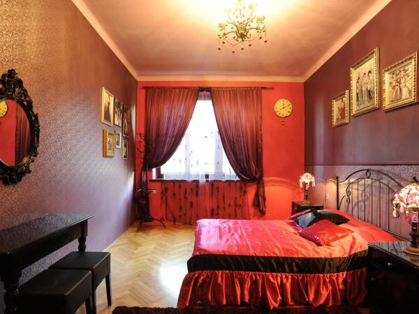 Hostel Deco : photo 1 de la chambre chambre double avec salle de bains commune