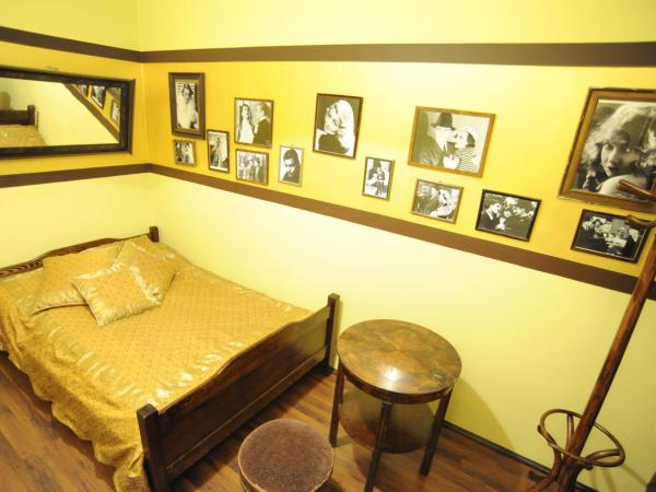 Hostel Deco : photo 8 de la chambre chambre double avec salle de bains commune