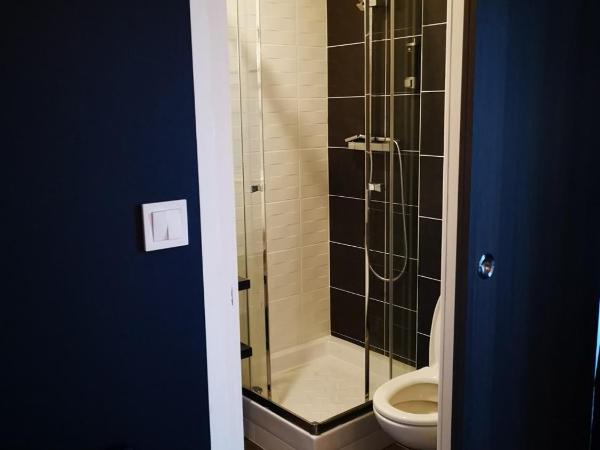 Hôtel Bar Brasserie L'ESCALE : photo 4 de la chambre chambre triple