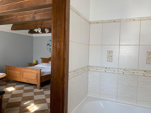 Pension Amadeus & Apartments : photo 6 de la chambre chambre double ou lits jumeaux