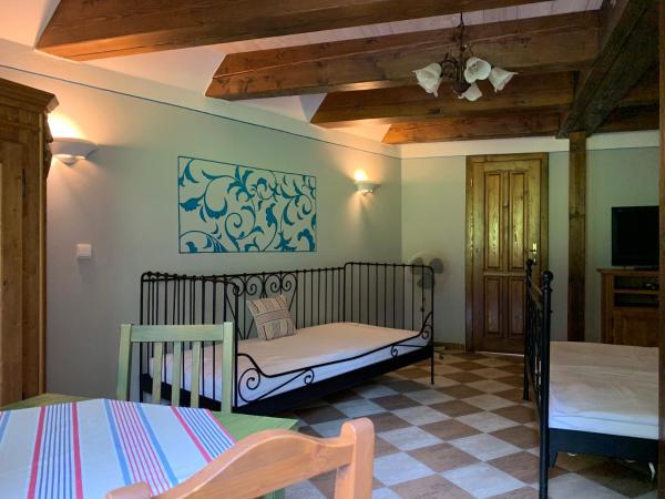 Pension Amadeus & Apartments : photo 9 de la chambre chambre double ou lits jumeaux
