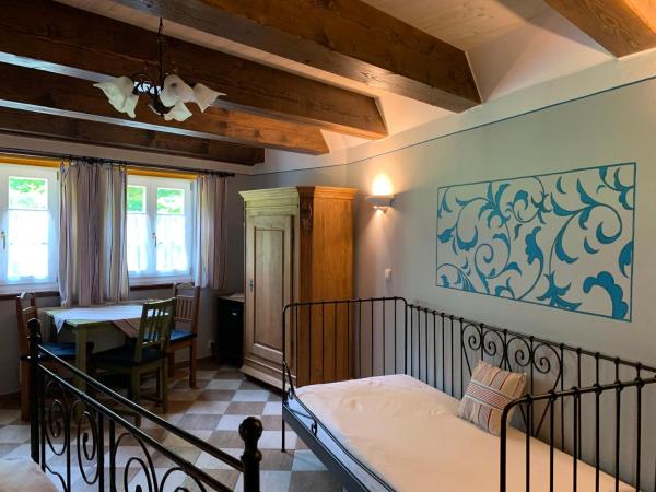 Pension Amadeus & Apartments : photo 8 de la chambre chambre double ou lits jumeaux