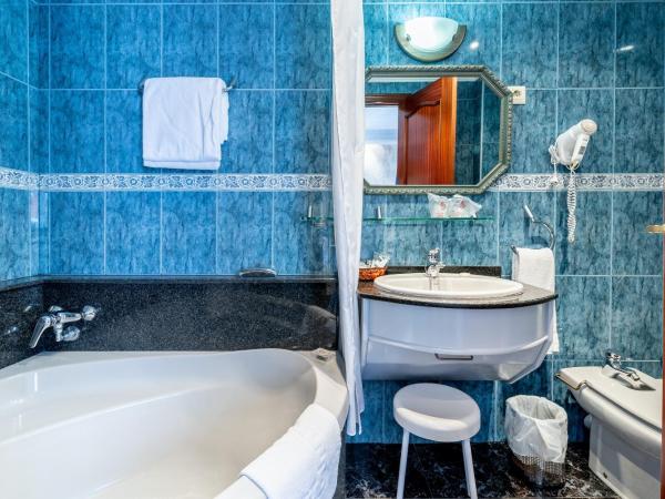 Hotel Canadá : photo 6 de la chambre suite avec balcon