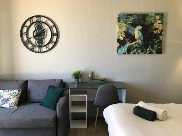 Hotel La Calanque : photo 4 de la chambre chambre familiale (2 adultes + 2 enfant) - vue sur mer