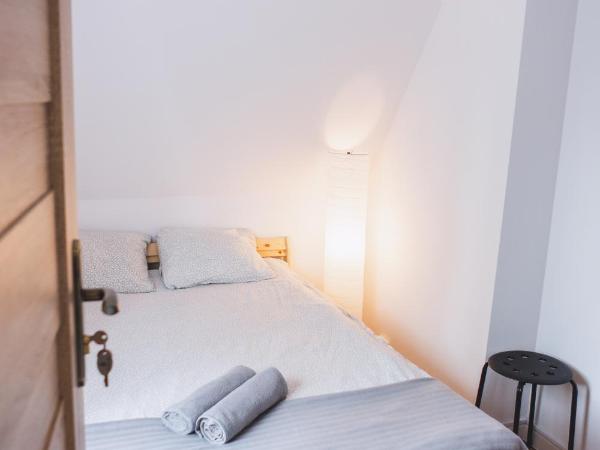 Hostel 55 - darmowy parking : photo 1 de la chambre chambre double avec salle de bains commune