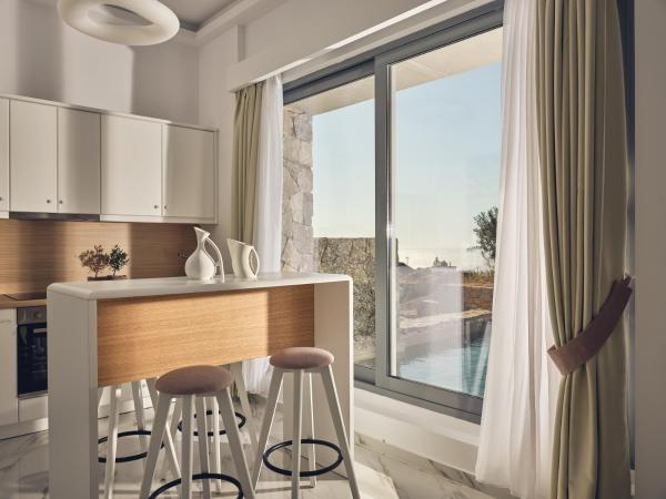 Arcs Boutique Villa Hotel : photo 2 de la chambre villa fantasy - vue latérale sur mer