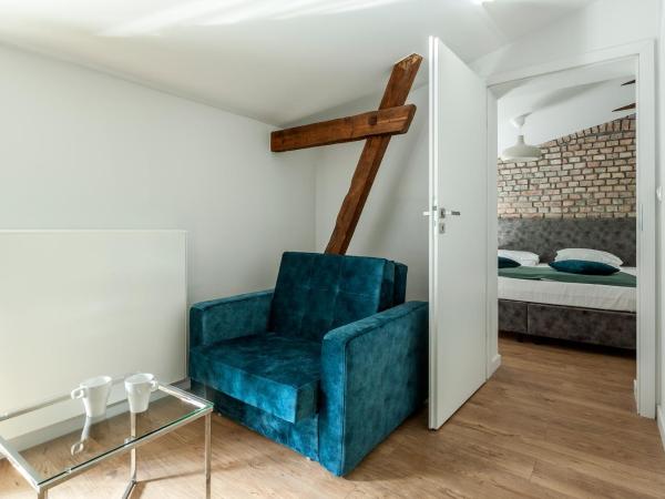 Cinema Apartments : photo 6 de la chambre suite deluxe avec lit king-size