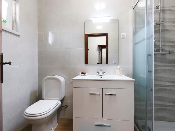 Charming Guesthouse - Sónias Houses : photo 5 de la chambre chambre double avec salle de bains commune