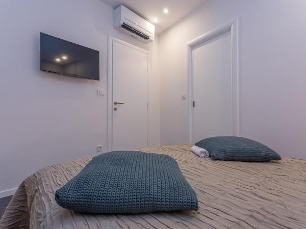 Xboutique Rooms Marinac : photo 1 de la chambre chambre double avec cuisine et terrasse communes