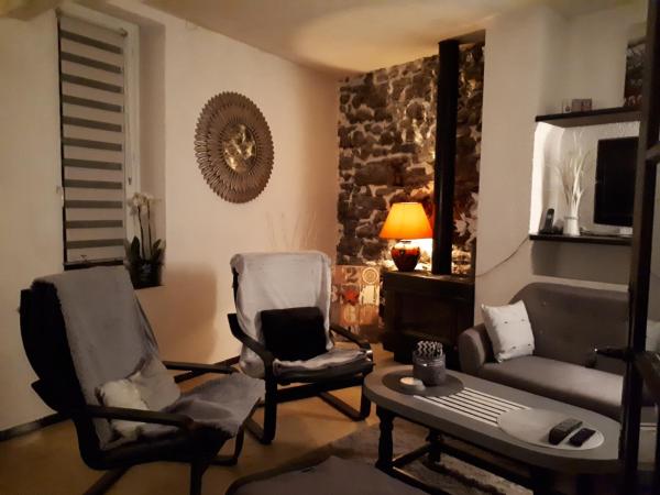 Les MIRABELLES chambres d'hôtes : photo 3 de la chambre chambre lit queen-size avec balcon