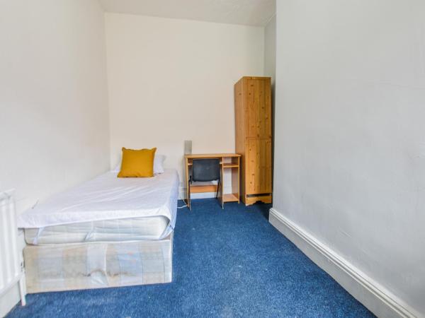 Regency GuestHouse Manchester North : photo 2 de la chambre chambre simple avec salle de bains commune