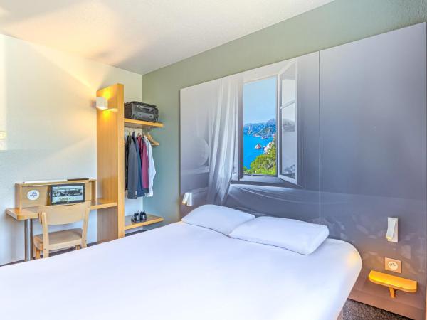 B&B HOTEL Salon de Provence : photo 1 de la chambre chambre double