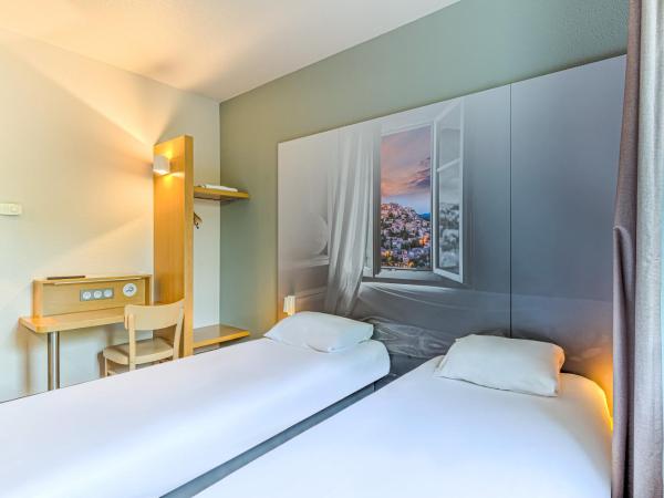 B&B HOTEL Salon de Provence : photo 1 de la chambre chambre lits jumeaux