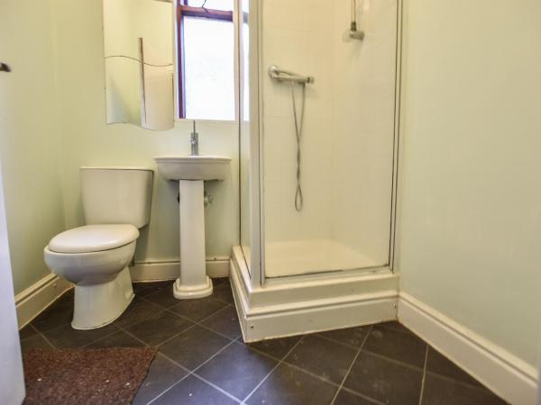 Regency GuestHouse Manchester North : photo 5 de la chambre chambre double avec salle de bains commune
